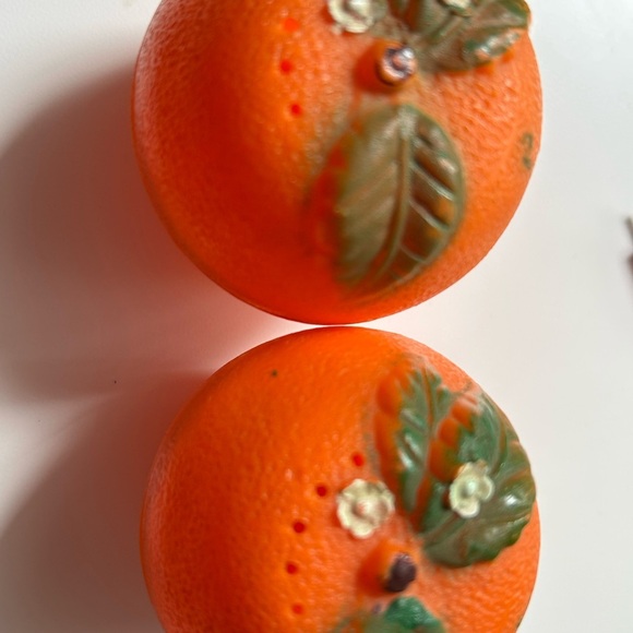 4/$100 Orange Fruit-Shaped Containers salt and pepper shakers 🍊 - Picture 5 of 7
